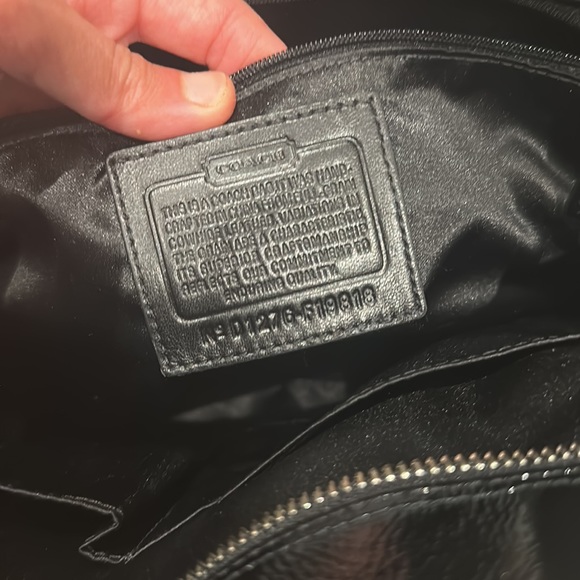 Gorgeous barely used patent leather coach bag - Picture 9 of 10